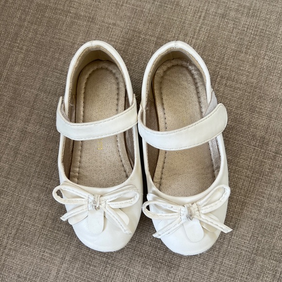 White Kids Leather Princess Shoes with Bow Non Slip Children Ballet - Picture 3 of 4